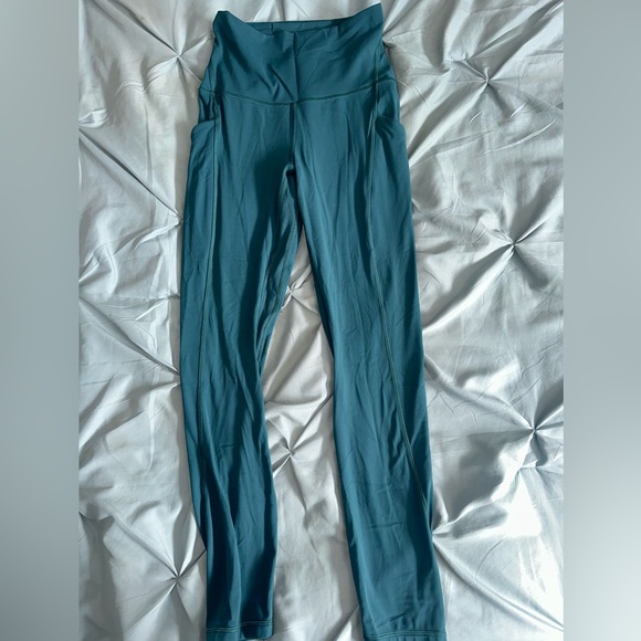 Lululemon align with pockets - Picture 2 of 4